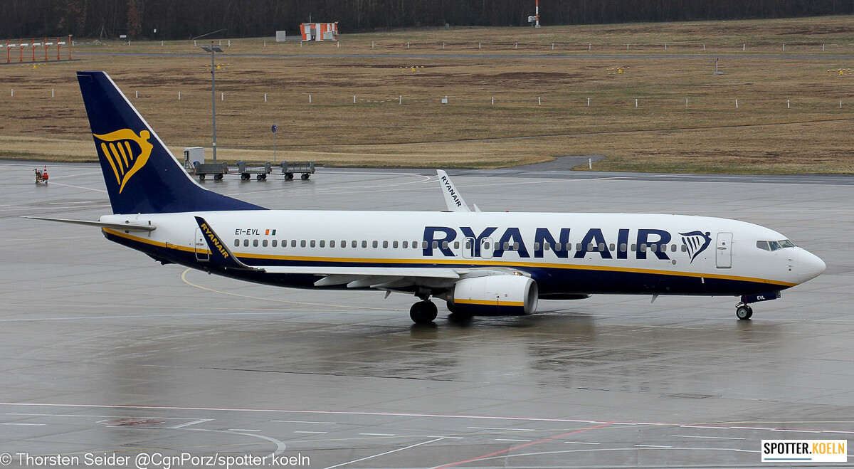 Ryanair 737-800W EI-EVL 