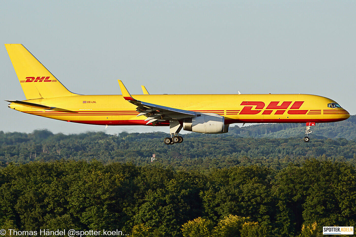 DHL OE-LNL Boeing B757-223(PCF)