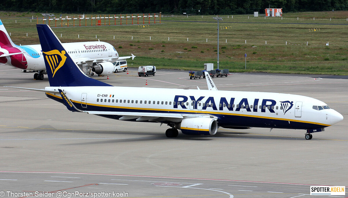 Ryanair 737-800W EI-ENR 