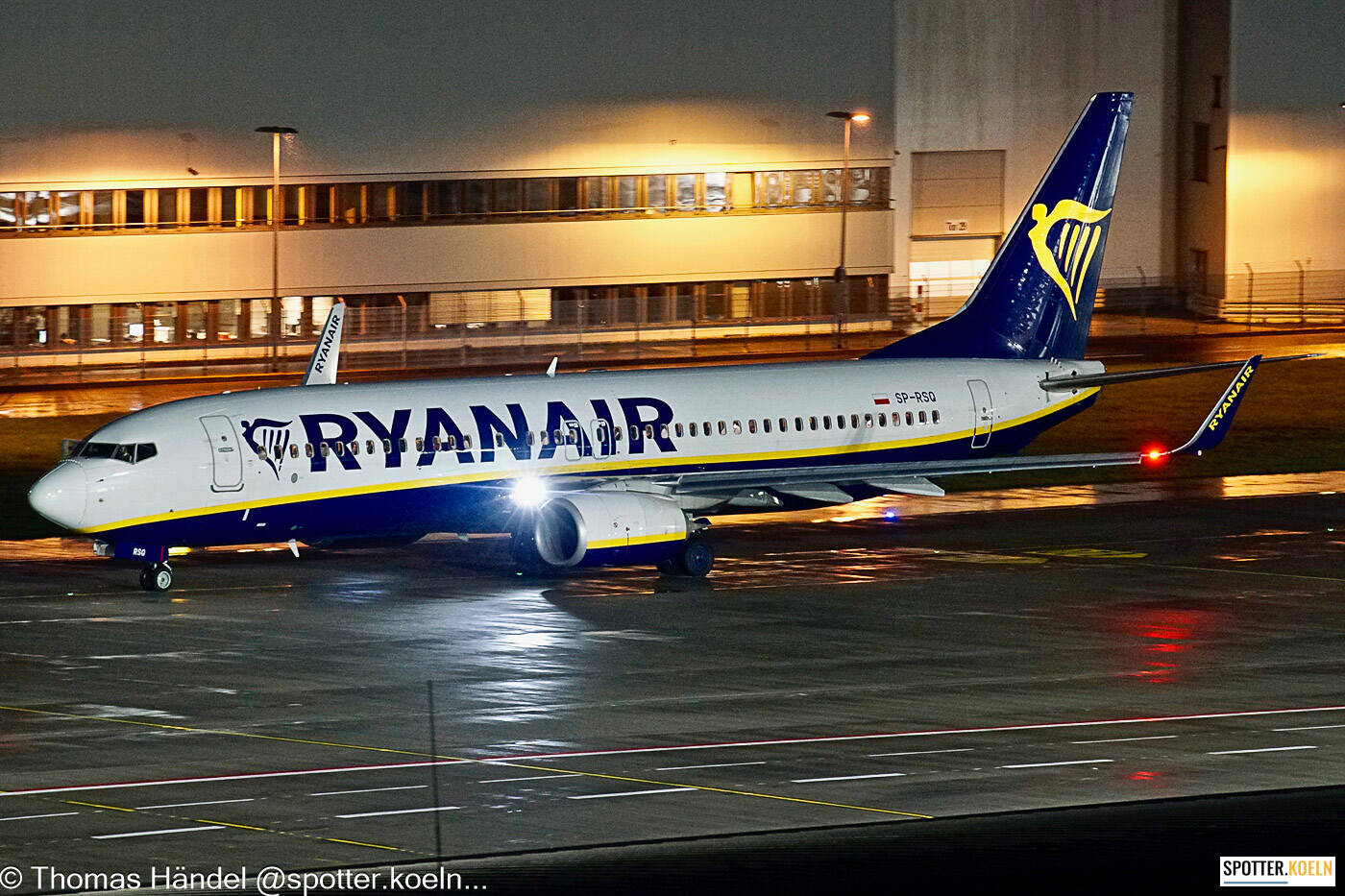 Buzz (Ryanair) SP-RSQ Boeing 737-8AS 