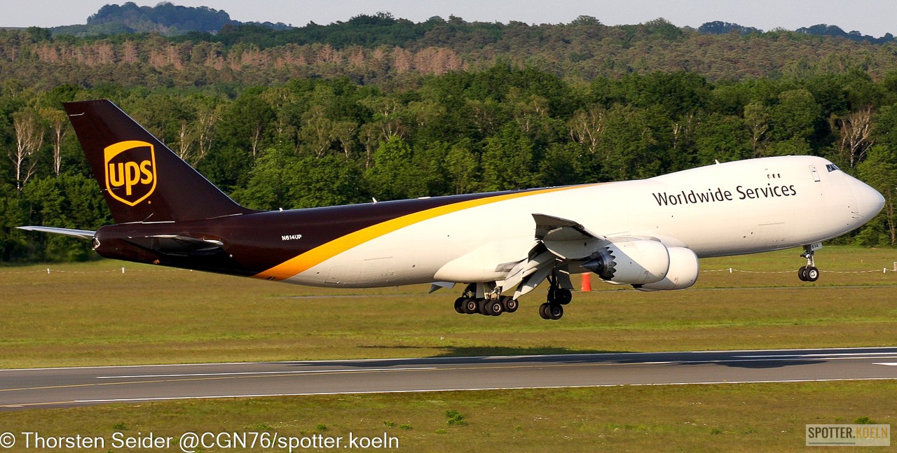 UPS 747-800 N614UP