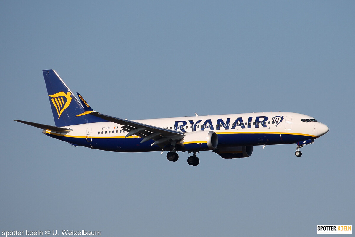 Ryanair EI-HEV B737 MAX 8-200 