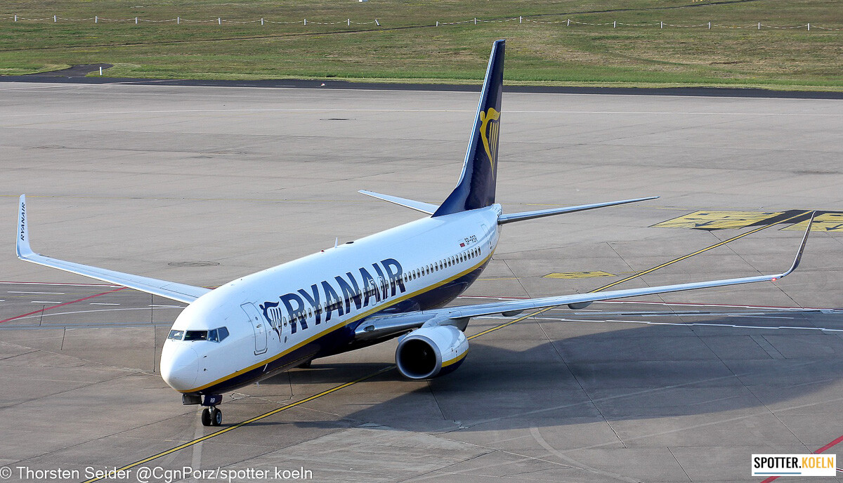 Buzz Ryanair Sun 737-800W SP-RSR