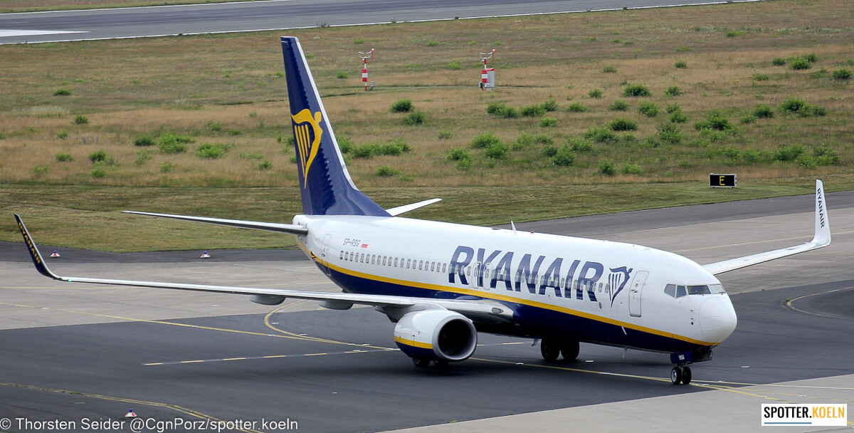 Buzz Ryanair Sun Boeing 737-800W SP-RSG