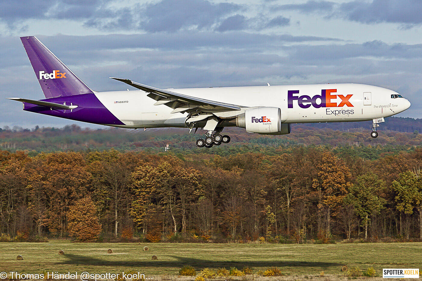 FedEx N882FD Boeing B777-F28